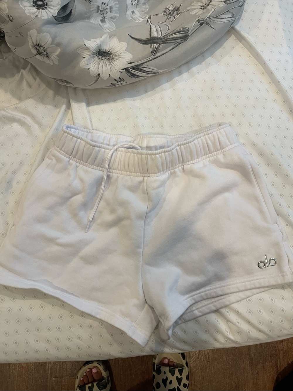 ALO Yoga White Drawstring Athletic Lounge Shorts